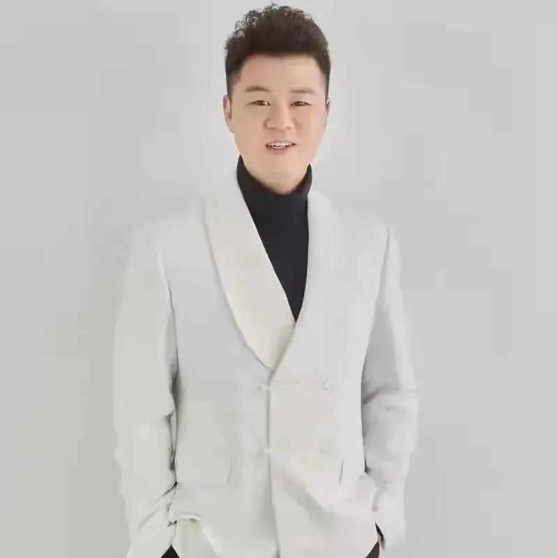 买世界杯比赛的网站青年教师任羽创作歌曲《光芒》